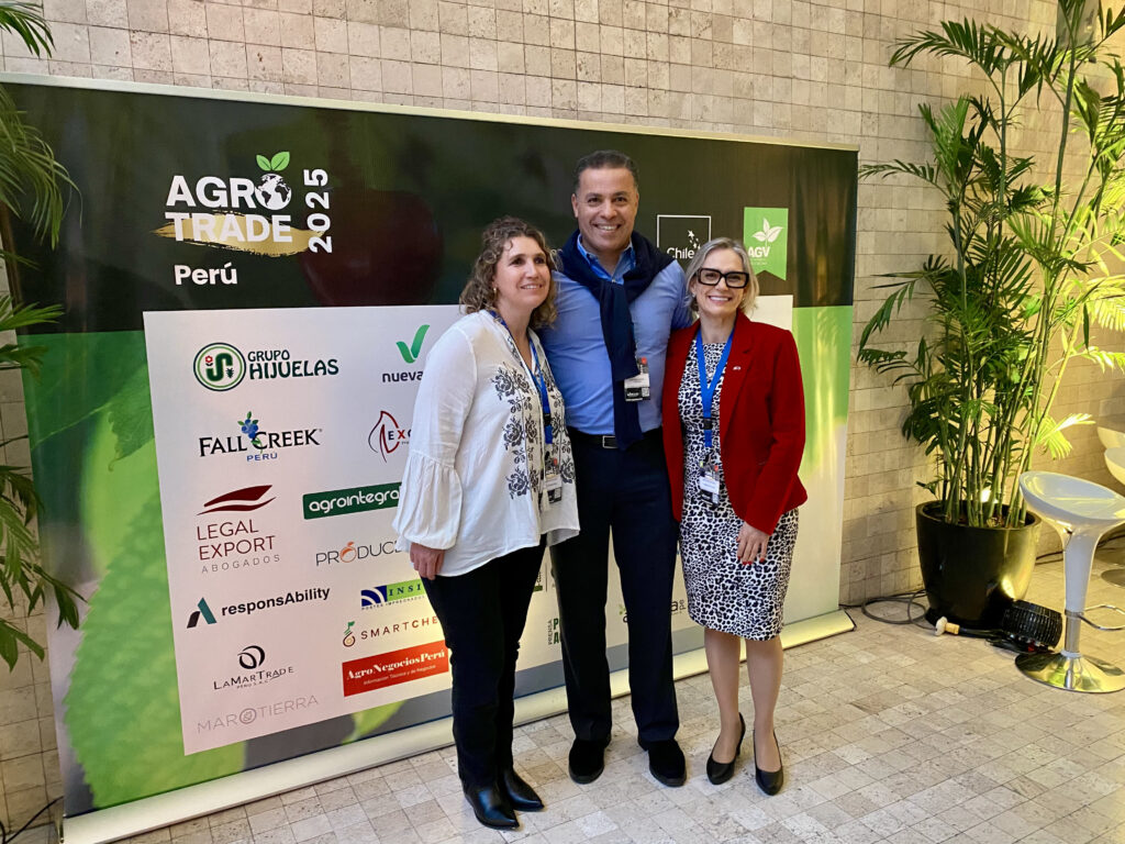 Maritrini Lapuente, directora ejecutiva de Viveros de Chile, Guillermo Atocha, jefe de ventas de Norcass Latam